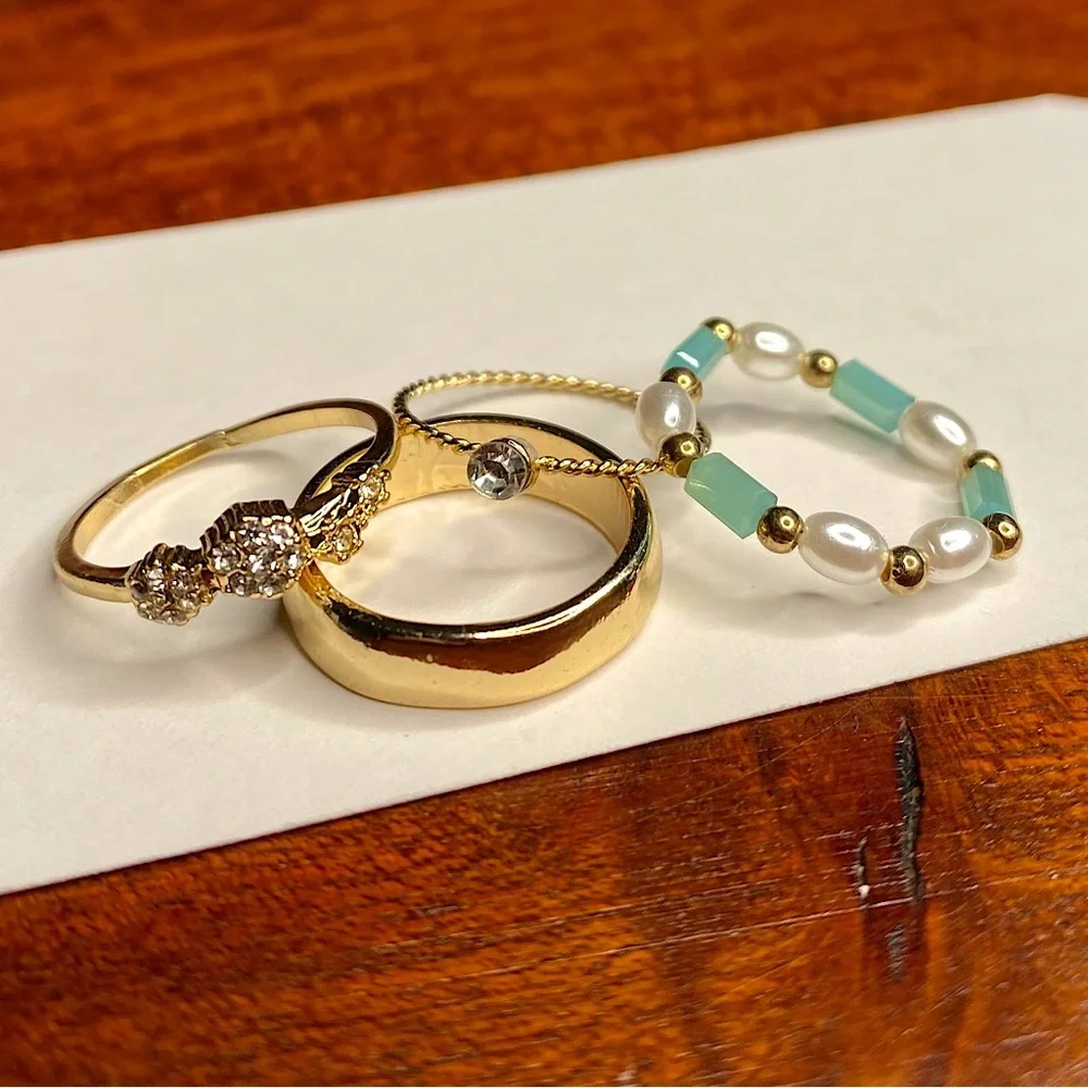 NWOT Dainty Gold Tone Ring Set - Picture 4 of 13